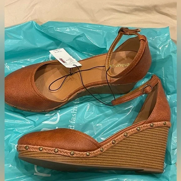 NWT Maurice’s Bella Studded Wedge - Picture 2 of 3